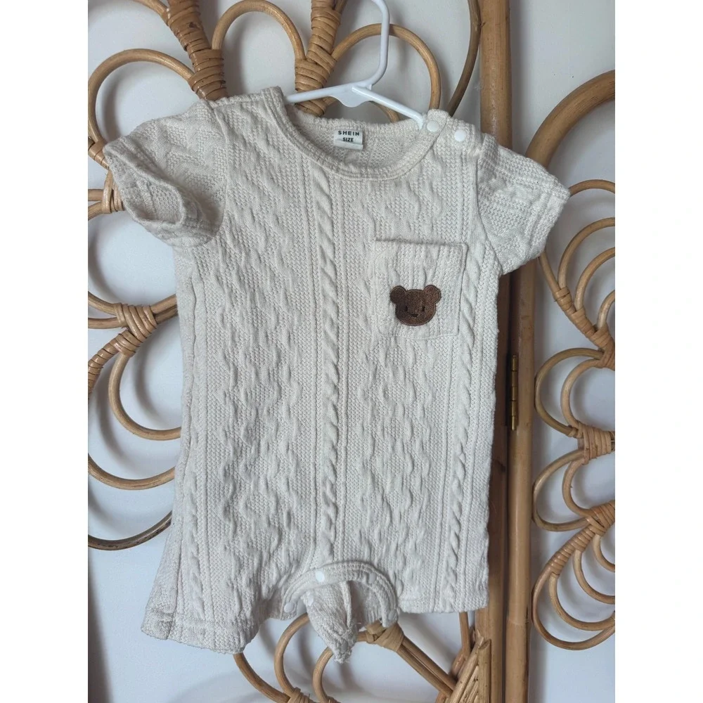 Shein Baby Romper Cream Cable Knit Bear Pocket Snap One Piece 1-3M Mens Womens‎